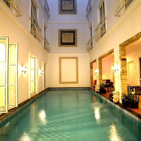 Отель Sun Rise House Джакарта Экстерьер фото